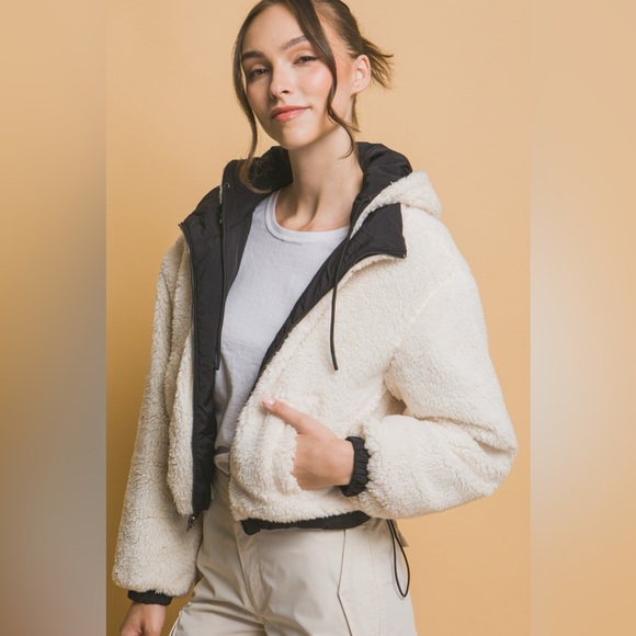 🔥SOLD OUT - Love Tree Zip Up Cropped Hooded Sherpa Reversible Jacket - Picture 2 of 5